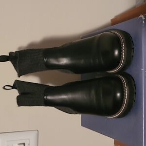 Target Universal Thread boots